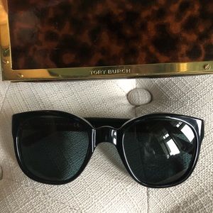 TORY BURCH SUNGLASSES + CASE + DUST CLOTH BAG